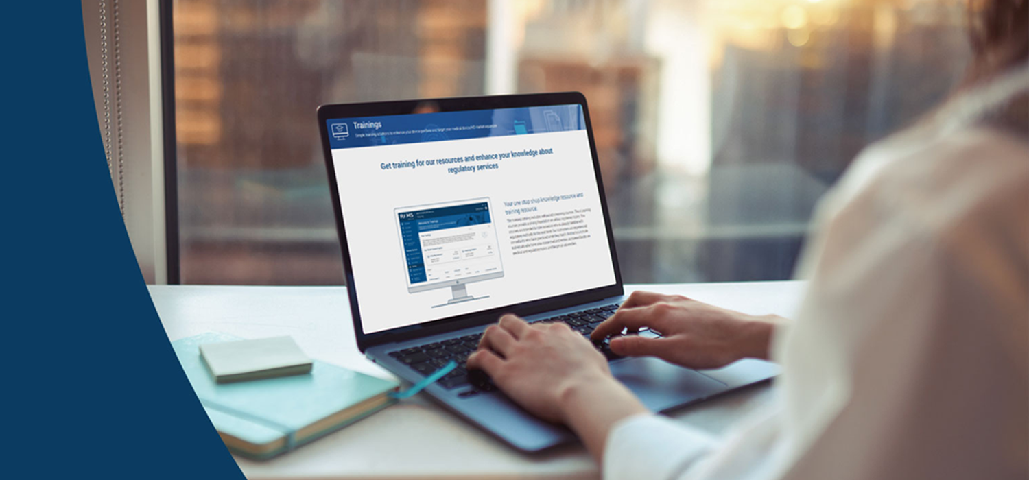 Person using a laptop to take a e-learning training course in RAMS®