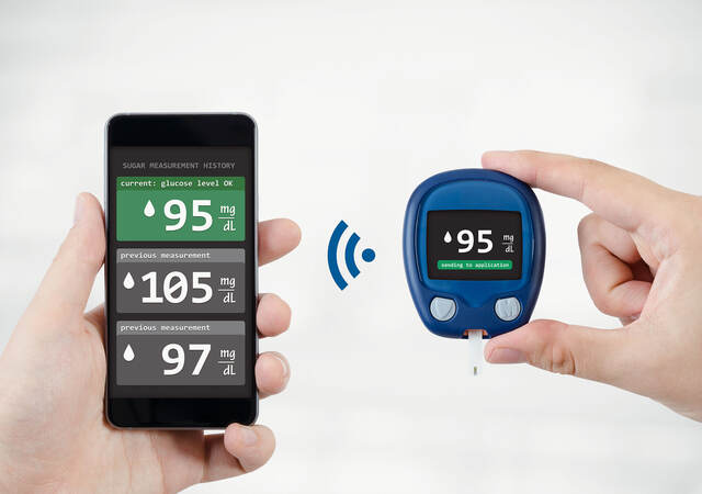 Glucose testing device connecting wireless to a mobile device