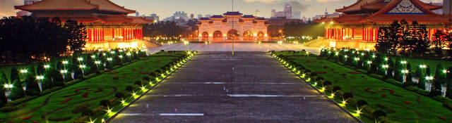 Taipei palace at night