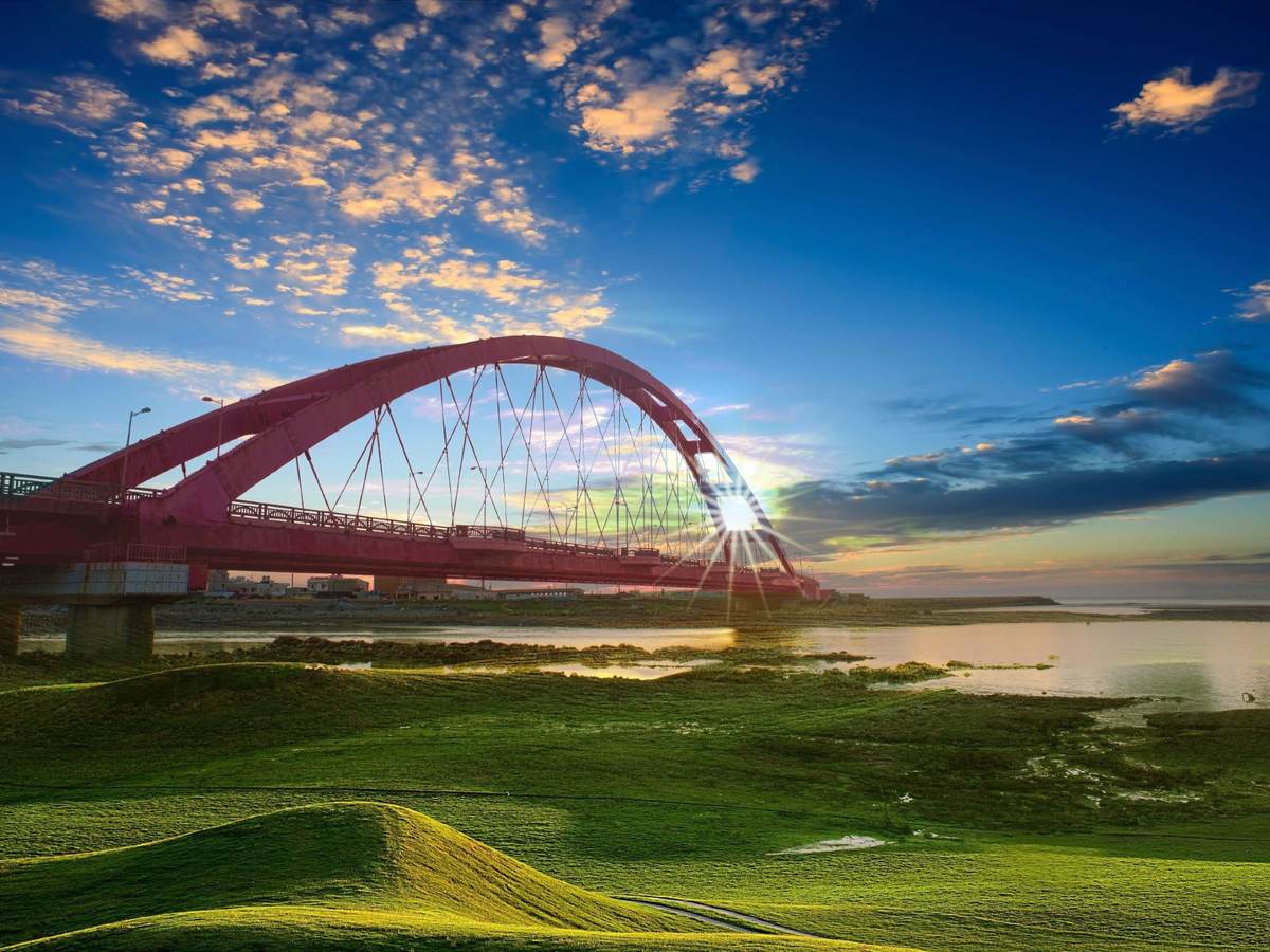 Scenic photo of suspension bridge at sunrise