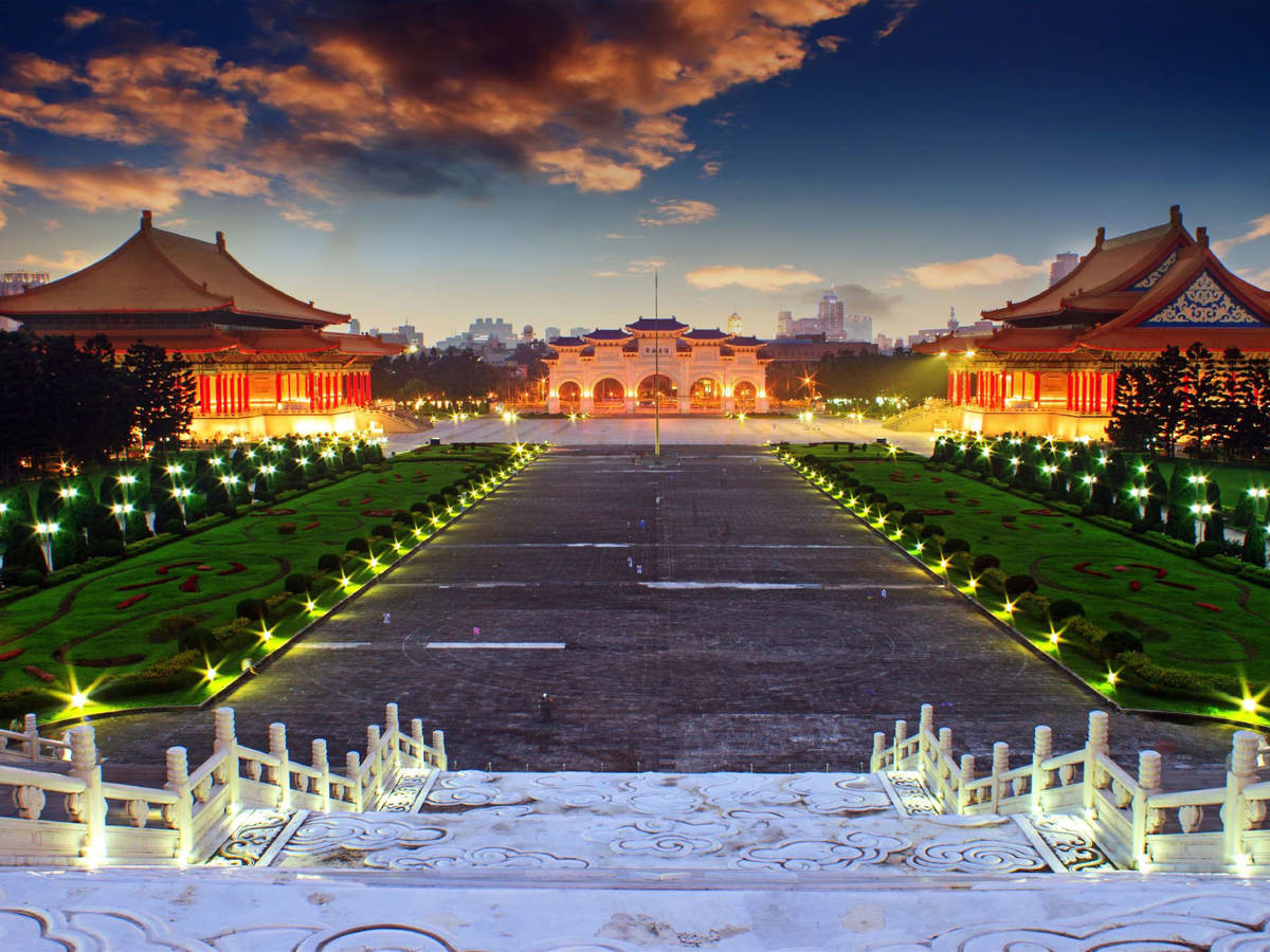 Taipei palace at night