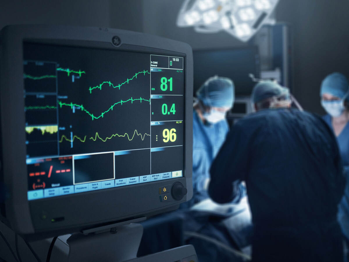 Closeup of a heartrate monitor during surgery