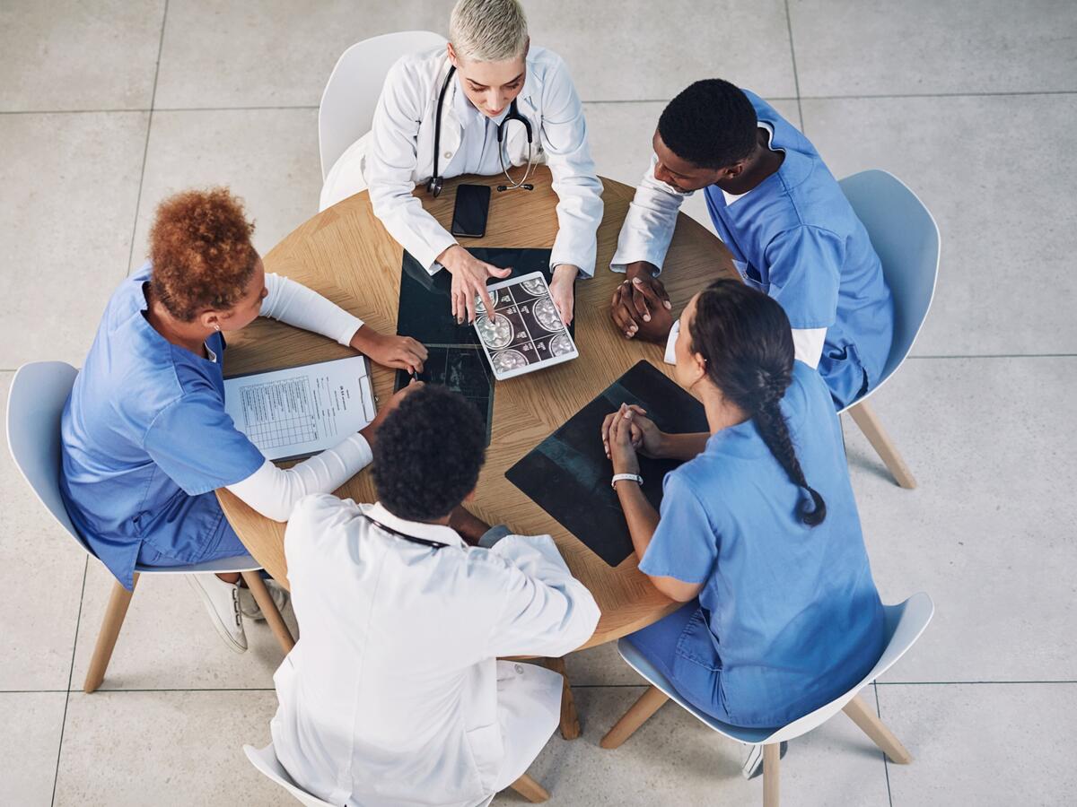 doctors discussing