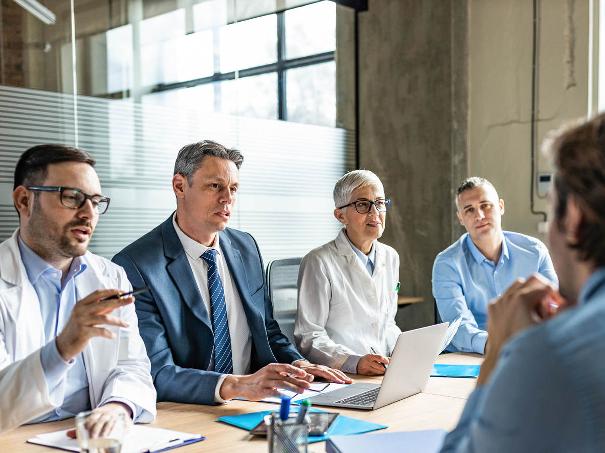 Meeting between doctors and business colleagues