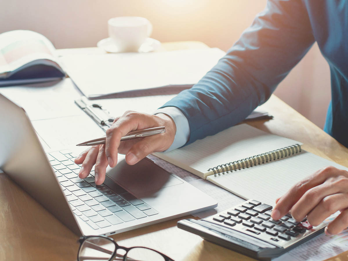 Guy with a laptop and calculator